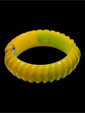 Vintage Carved Inkspot Bakelite Hinged Clamper Bracelet